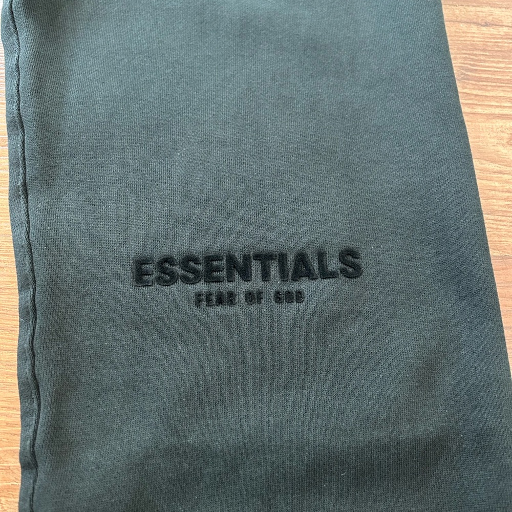 Authentic Fear of God Essentials Stretch Limo SS22 Sweatpants Size Medium NWT - Picture 2 of 9